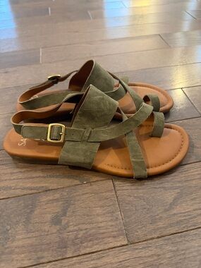 SARTO By Franco Sarto Olive Suede Strappy Buckle Flat Sandal, Like New, Size 10